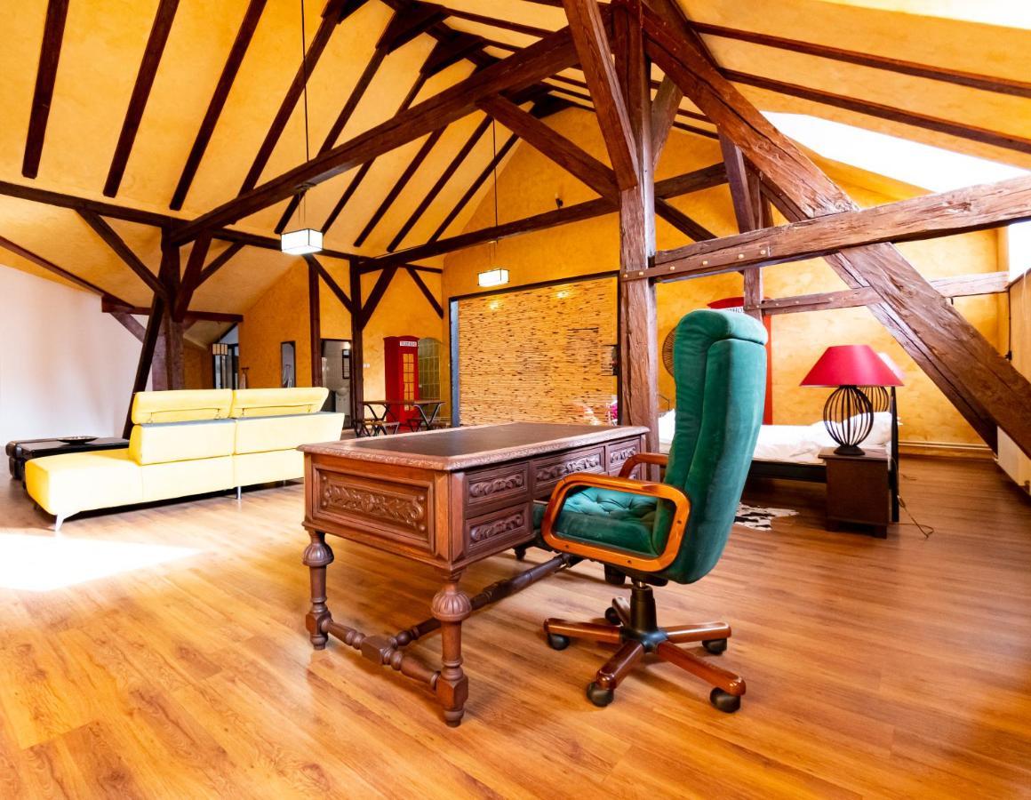 The Attic - Large Open-Space In The Old Town Of Brasov, Minutes Away From The Black Church Exterior photo