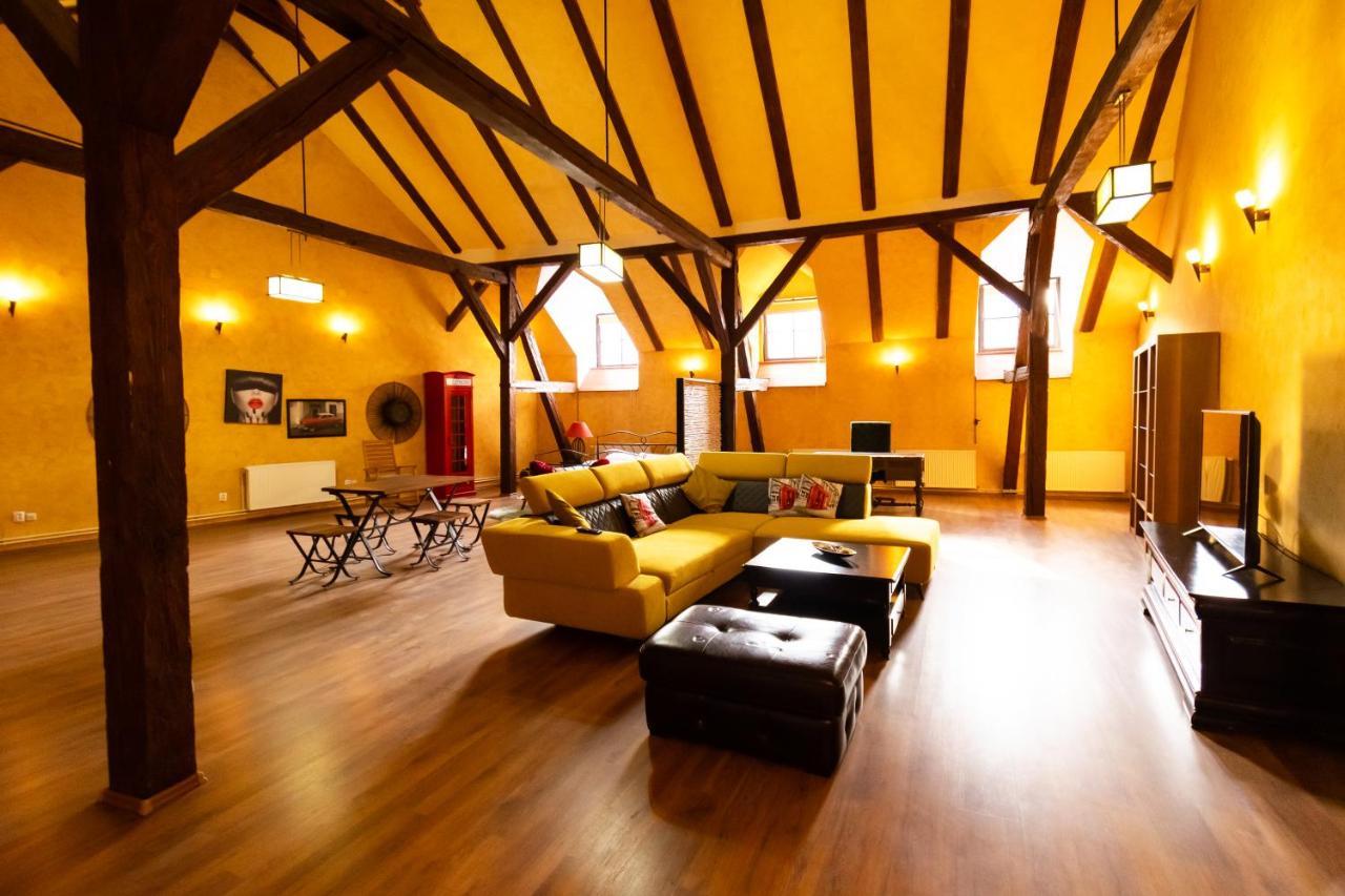 The Attic - Large Open-Space In The Old Town Of Brasov, Minutes Away From The Black Church Exterior photo