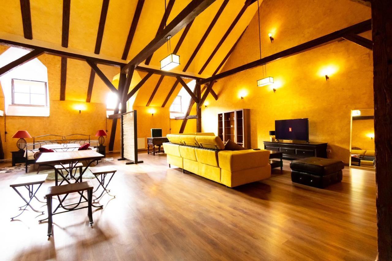 The Attic - Large Open-Space In The Old Town Of Brasov, Minutes Away From The Black Church Exterior photo
