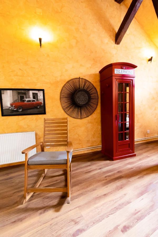 The Attic - Large Open-Space In The Old Town Of Brasov, Minutes Away From The Black Church Exterior photo